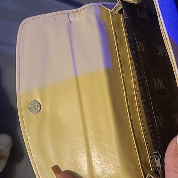 Michael Kors Wallet - Picture 8 of 9